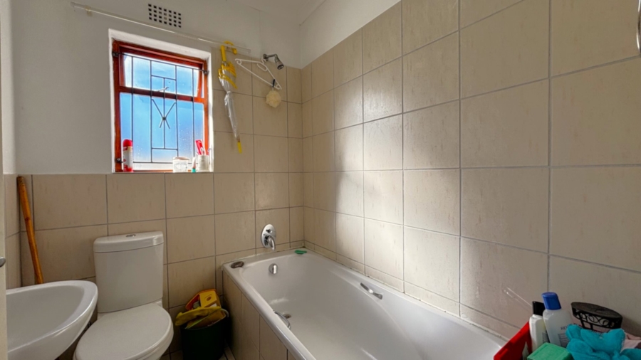 2 Bedroom Property for Sale in Lentegeur Western Cape
